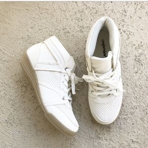 Comfort View Wedge Heel Sneakers 9M